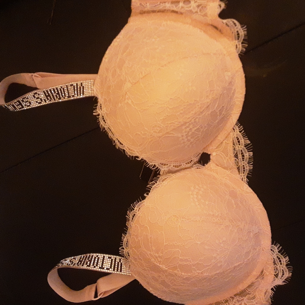 NWOT RHINESTONE 38C BRA